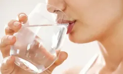 Sağlıklı İçme Alışkanlığı: Su İçerken Oturmanın Bilimsel Faydaları